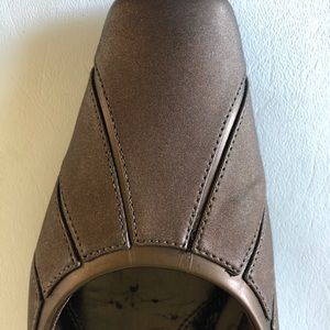 Be original. Step out in bronze!